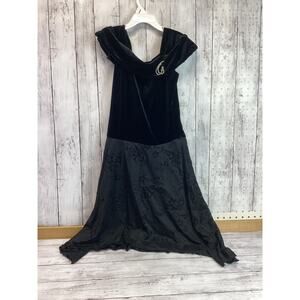 Girlcode Black Glam Cottagecore Chic Velvet Off-Shoulder Formal Gown 12